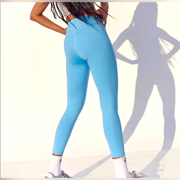 FREE PEOPLE Movement® Alaskan Blue Leggings Size L - NWOT 🫶🏻 - Picture 2 of 10